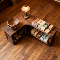 Étagères de présentation en bois personnalisées et présentoirs de table pour les magasins de savons, de cosmétiques et de cadeaux