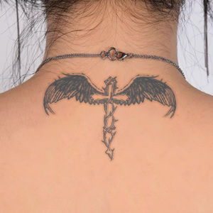 Spada <span class=keywords><strong>con</strong></span> ali d'angelo temporaneo tatuaggio Semi permanente tatuaggio impermeabile per 2 settimane realistico tatuaggio a base di erbe per il corpo del braccio - Product Image 3