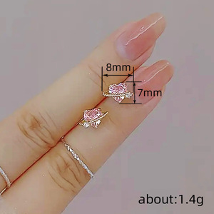 Orecchini a perno a forma di cuore rosa per donna, gioielli per l'orecchio alla moda, scintillanti, dolci e versatili - Product Image 4