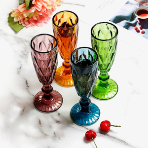 Gobelet à champagne en relief coloré <span class=keywords><strong>Verrerie</strong></span> <span class=keywords><strong>de</strong></span> style rétro Logo personnalisé Drinkware Cadeaux <span class=keywords><strong>de</strong></span> fête <span class=keywords><strong>de</strong></span> mariage avec des matériaux métalliques en plastique - Product Image 4