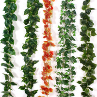 Vente en gros de guirlandes artificielles suspendues en plastique, feuilles de lierre artificielles, plantes grimpantes pour la décoration murale