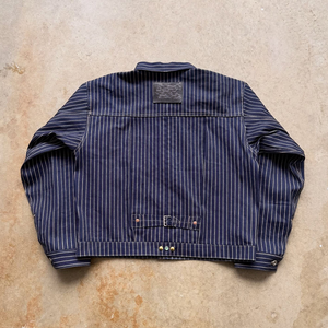 Veste en jean sur mesure pour homme, coupe ample et oversize, à rayures brutes, de haute qualité, avec fermeture boutonnée plissée et boucle à rivets - Product Image 2