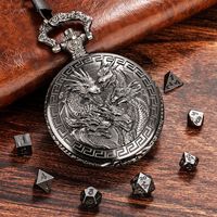 Montre de poche Dragon de l'Ouest rugissant en relief antique avec étui à chaîne Boîte à dés en métal portable pour joueur du MDN Jeu de table