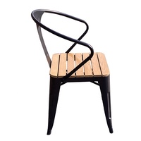 Ensemble de tables et chaises de bar d'extérieur empilables en métal à texture bois, résistant aux UV, pour villas et hôtels modernes, vente en gros sur mesure