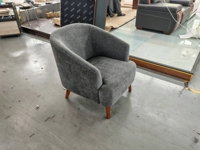 Fauteuil d'appoint moderne et durable, rembourré, avec dossier incurvé, tissu texturé, base en bois massif, pour salon ou chambre d'hôtel