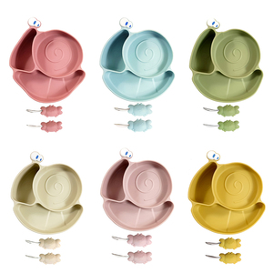 Assiette <span class=keywords><strong>à</strong></span> compartiments <span class=keywords><strong>en</strong></span> silicone de qualité alimentaire pour tout-petits avec ventouse puissante, et ensemble fourchette et cuillère <span class=keywords><strong>en</strong></span> acier inoxydable <span class=keywords><strong>à</strong></span> manche court - Product Image 6
