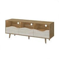 Console multimédia avec portes ondulées en faux travertin, rangement ouvert, trous pour câbles et pieds en bois pour salon