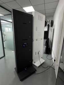 จอแสดงผล LED กลางแจ้งแบบพับได้ 1080P พร้อมขาตั้งพื้นสำหรับโฆษณา มุมมองกว้าง 178 องศา °   มุมมองการมองเห็นและความสว่าง 1000cd - Product Image 3