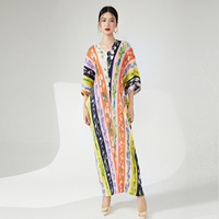 Robe grande taille élégante pour femmes Tissu de haute qualité Design plissé Col en V Manches chauve-souris Casual Colorful Print Elegant Model Order