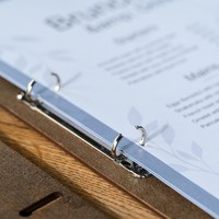 Porte-menu en contreplaqué A4 A5, taille personnalisée, gravure laser personnalisée, avec reliure à anneaux métalliques pour restaurant, hôtel