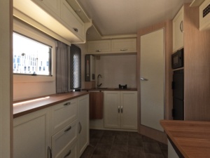 Remolque de Viaje, Casa Móvil de Lujo, Remolque de Aluminio de Doble Eje, Remolque de Campamento Confortable para Familias con Cocina y Baño - Product Image 6