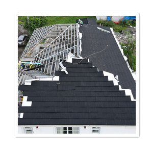 Tuile de toiture métallique durable revêtue de pierre colorée, matériau de toiture antirouille pour le projet de villa résidentielle en Jordanie - Product Image 3