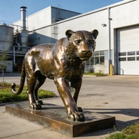 Statue de léopard tacheté en cuivre coulé sur mesure de grande taille pour la décoration de villas, d'hôtels et de parcs