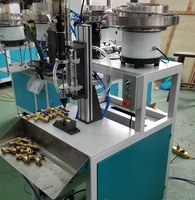 Machine de montage pour tournevis électrique à tête unique, pour vannes d'raccord à l'eau