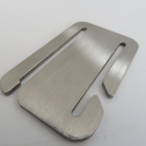 Kit de Supervivencia Multiherramienta ODM OEM para Camping - Abrebotellas, Abrelatas, Navaja de Bolsillo y Herramienta para Abrir Cerraduras del Tamaño de una Tarjeta de Crédito - Product Image 3