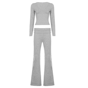 Ensemble deux pièces en tricot pour femme, col en V, haut à manches longues avec pantalon évasé et ourlet à revers, coupe ajustée minimaliste, extensible, tenue d'automne - Product Image 5