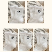 Vente en gros de chaussettes super douces à la mode avec logo personnalisé brodé chaussettes mignonnes pour femmes chaussettes chaudes d'hiver en fourrure