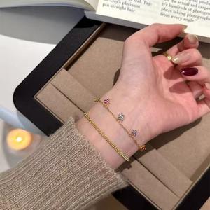 Joyería de moda de estilo francés, pulseras chapadas en oro de circón con flor de trébol de cuatro hojas de diamante colorido de Plata de Ley 925 para mujer - Product Image 3