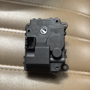 Moteur d'actionneur Jinxing World 971542F000 pour le commutateur de direction de l'air et de la climatisation du Kia Cerato moderne - Product Image 3