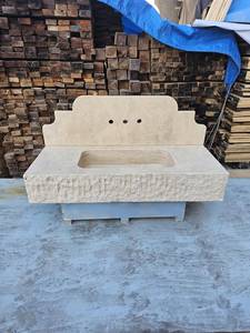 Vasque intégrée en marbre beige artisanal, lavabo de salle de bain en pierre naturelle, façade ciselée, sur mesure, durable - Product Image 1