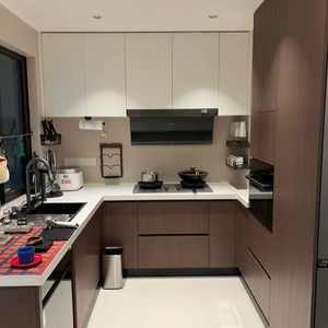 Système d'armoires de cuisine modernes multifonctionnelles en bois massif personnalisé avec style crème - Product Image 1