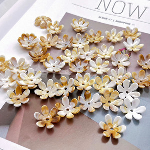 Breloque en acrylique bicolore imitation coquillage, pétale de fleur à six pétales, pour la création de chaînes de téléphone, porte-clés et pendentifs de voiture - Product Image 2