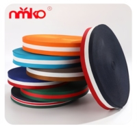 Ceinture tissée en polyester tricolore du fabricant – Accessoire de mode polyvalent pour vêtements et bagages, avec motif imprimé et attache pour médaille