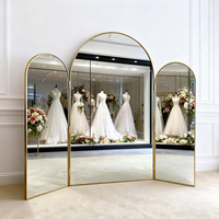 Miroir sur pied pleine longueur en acier inoxydable, grand, arqué, à trois volets, personnalisé, pour essayage de robes de mariée et usage en magasin