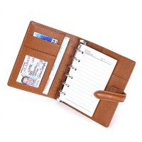 Carnet de planification rechargeable en cuir de vachette grainé Litchi avec emplacements pour cartes, fenêtre d'identification et attache pour stylo