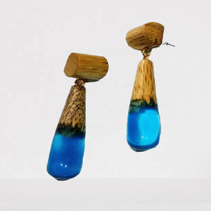 Boucles d'oreilles tendance en bois et résine bleue, très vendues - Product Image 2