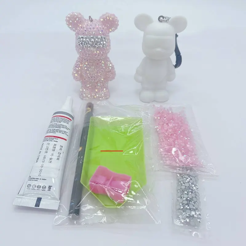 Factory wholesale diy handmade stick diamond bear keychain stereo diamond painting pendant on white model paste diamond