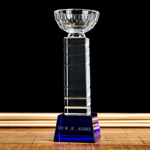 YL-1024 Trofeo de Cristal Azul <span class=keywords><strong>Emmy</strong></span> con Forma de Escudo Grabado con Láser Ecológico Personalizado con Caja de Regalo para Eventos Deportivos - Product Image 1