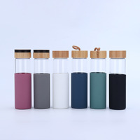 BORGE Bouteille d'eau en verre borosilicate réutilisable de 550ml sans BPA personnalisée avec couvercle en bambou et manchon en silicone