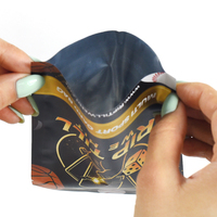 Sacs d'emballage pour cartes à collectionner personnalisés de qualité supérieure à faible MOQ, pochettes plates thermoscellables avec feuille métallisée apparente, sacs en Mylar