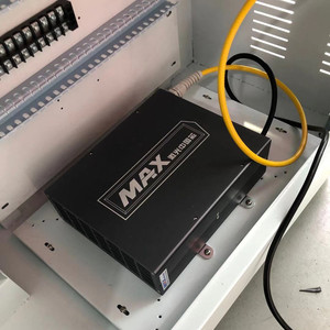 Máquina de marcado láser de fibra de 60W para grabar y marcar superficies pintadas de metales anodizados - Product Image 4