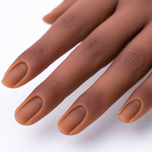 Doigts d'entraînement en silicone 21x9cm, main artificielle flexible et réglable, support flexible, outil de formation DIY pour techniciennes en ongles - Product Image 5