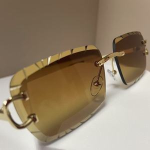 <span class=keywords><strong>Gafas</strong></span> <span class=keywords><strong>de</strong></span> <span class=keywords><strong>Sol</strong></span> <span class=keywords><strong>de</strong></span> Diseño <span class=keywords><strong>de</strong></span> Lujo <span class=keywords><strong>con</strong></span> Corte <span class=keywords><strong>de</strong></span> Diamante Sin Montura para Mujer y Hombre, Tendencia 2025, <span class=keywords><strong>con</strong></span> Caja y Recibos - Product Image 6