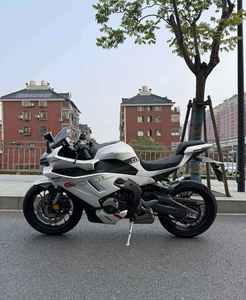 วอเก้ อาร์อาร์500เอส สปอร์ตไบค์ |   เครื่องยนต์ 500 ซีซี แบบอินไลน์ 4 สูบ 57 กิโลวัตต์ |   วาล์วไอเสียแบบสลับได้ <span class=keywords><strong>Nissin</strong></span> Brakes ABS TCS - Product Image 2