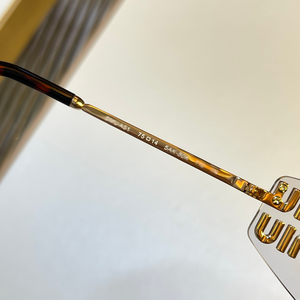 <span class=keywords><strong>Gafas</strong></span> <span class=keywords><strong>de</strong></span> <span class=keywords><strong>Sol</strong></span> MIU Style con Montura Grande Sin Aro, Degradado, <span class=keywords><strong>de</strong></span> Alta Gama, Cómodas, Ligeras, Duraderas, con Protección Ocular, a la Moda - Product Image 5
