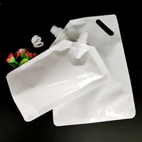 Pochettes de bec en plastique rechargeables de forme spéciale de support de couleur blanche de 500ml pour l'emballage de boisson liquide alimentaire
