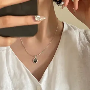 Vente en gros de bijoux fins chaîne serpent vintage en argent sterling colliers de perles d'eau douce naturelles collier de perles S925 pour femmes