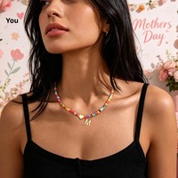 Colliers Initiaux Colorés Eaciy pour Filles, Femmes, Enfants et Adolescentes – Collier Ras-du-Cou Tendance Perlé et Délicat avec Lettres – Chaîne en Laiton et Bambou