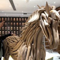 Sculpture de cheval en bois personnalisable pour la décoration intérieure et extérieure de la maison Artisanat de cheval en bois artisanal pour les décorations d'art