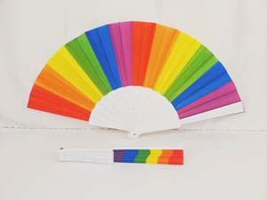 Abanico de Mano de Plástico Blanco Premium de 23 cm con Impresión de Arcoíris de un Solo Lado para Suministros Promocionales de Fiesta OEM/ODM al por Mayor - Product Image 4