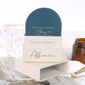 Cartes d'affirmation de gratitude et de pensée positive personnalisées avec impression de phrases positives, forme en arche, avec boîte et support de bureau en bois - Product Image 1