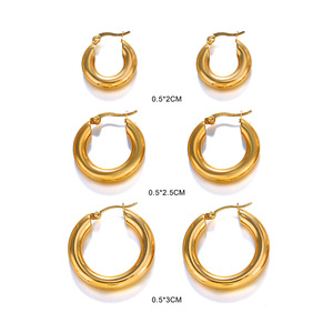 Boucles d'oreilles créoles tubulaires épaisses plaquées or PVD 18 carats, plusieurs tailles, en acier inoxydable hypoallergénique, minimalistes, audacieuses, en forme de cercle, vente en gros - Product Image 1