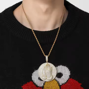 Pendentif Mains en Prière Iced Out en Argent Sterling 925 Plaqué Rhodium avec Moissanite Taille Brillant, Collier Hip Hop Religieux - Product Image 2