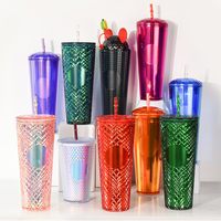 2024 cadeau de noël Logo personnalisé imprimer mignon fête de noël voyage tasse à eau Double paroi 24oz plastique clouté gobelet café
