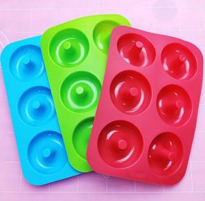 Moule à donuts rond en silicone à 6 cavités pour la pâtisserie, en stock et très demandé - Product Image 2