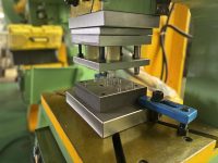 Machine de poinçonnage mécanique JB23-25T de haute qualité, haute performance, multifonctionnelle, pour la fabrication de tôles, avec moteur de 2,2 kW